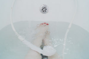 Bath Bombs vs. Bath Salts: Discover the Best For Your Soaking Experience
